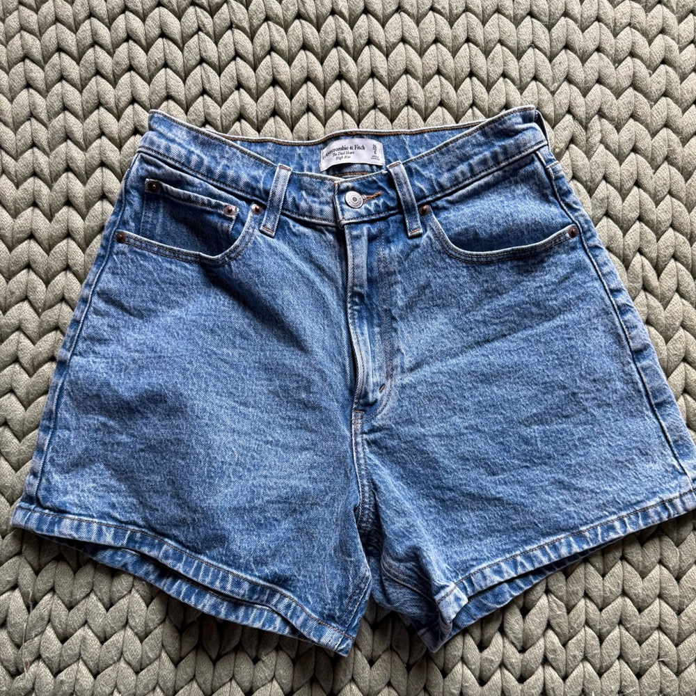 ABERCROMBIE & FITCH DENIM SHORTS